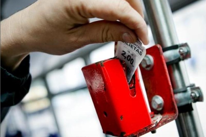 Autobusų bilietų atsargos tapo našta 