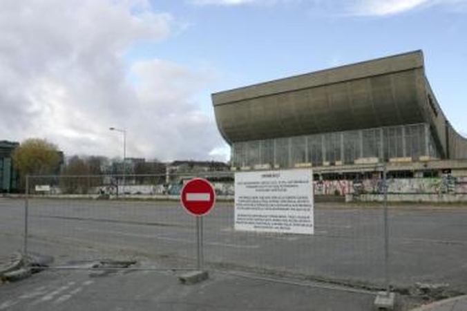 Žydų kapinės prie Sporto rūmų nusimeta asfaltą