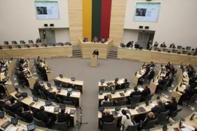 Teismas leido Seimui susimažinti algas