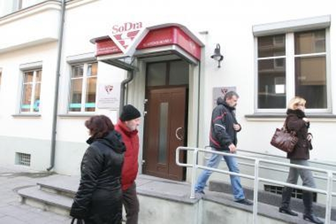 Faktas: klaipėdiečiai vis rečiau varsto "Sodros" duris dėl ligos pašalpos.