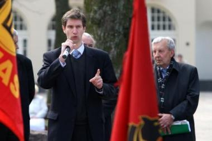Drąsūs: į auksinio tualeto įstoriją įsivėlę Kauno frontininkai nevengia kritikuoti miesto savivaldybės; už A.Paleckio (centre) nugaros – E.Račkauskas, dešinėje – B.Kučinskas.