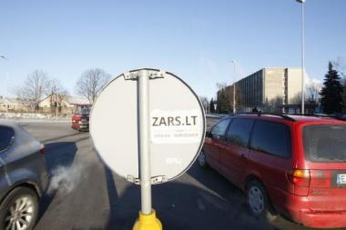 Ant kelio ženklų – bendrovės reklama