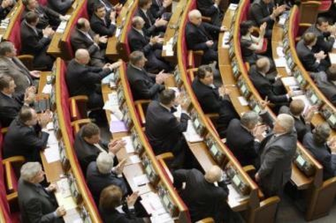 Šeima: Ukrainos parlamente šiltai įsitaisė prezidento Viktoro Janukovyčiaus 25 metų sūnus, tokio pat amžiaus Konstitucinio teismo teisėjo dukra ir dar nemažai per šeimos ryšius į...