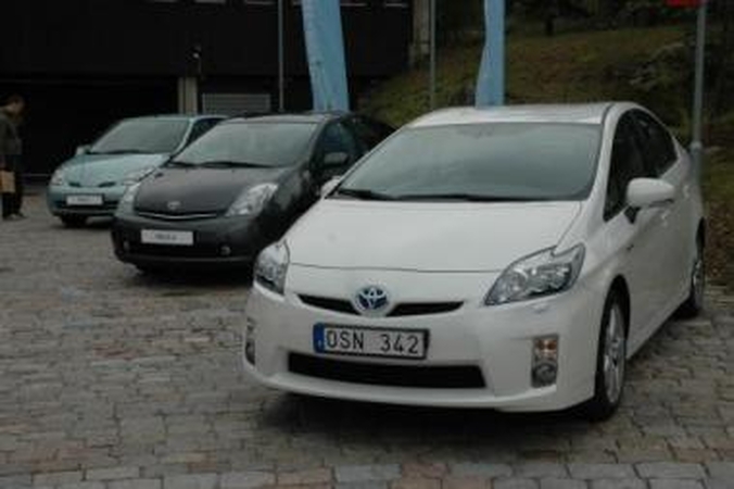 Žalia: trečios kartos "Toyotos Prius" degalų sąnaudų vidurkis – 3,9 l šimtui kilometrų, o CO2 emisija – tik 89 g kilometrui.