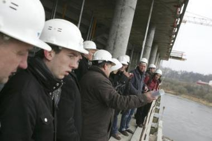 Antplūdis: arenos statyba sulaukė ypatingo miestiečių susidomėjimo.