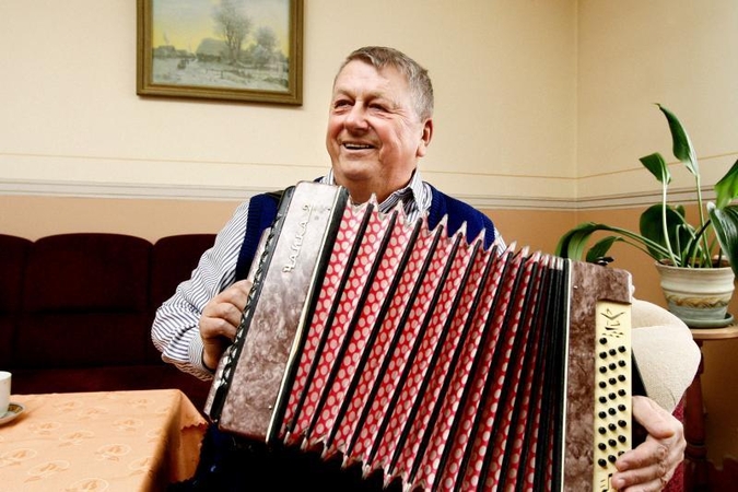 Kaunietis Mėnulis savo vaikus pavadino Saulyte ir Sauliumi