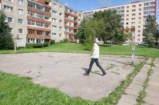Kam atiteks žaidimų aikštelė - vaikams ar vairuotojams?