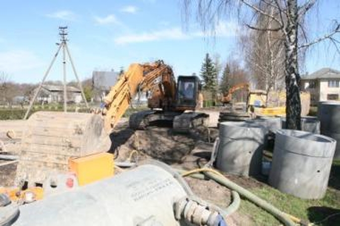 Dosnumas: "Klaipėdos vanduo" už 26 mln. litų Priekulėje tiesia vandens ir nuotekų tinklus, nors šio miestelio gyventojai už vandenį moka kitai bendrovei.