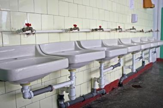 Nuostoliai: savivaldybės delsimas 15 centų padidinti vandens tarifą "Vilniaus vandenims" kas mėnesį kainuos po maždaug 200 tūkst. litų.
