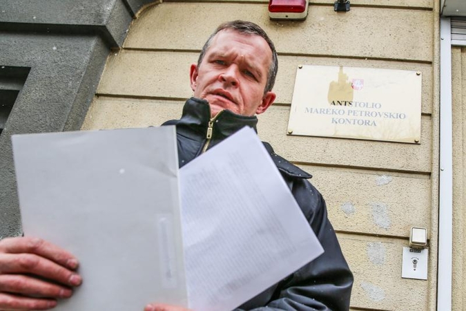 Dėl viršyto greičio antstolis areštavo žemę