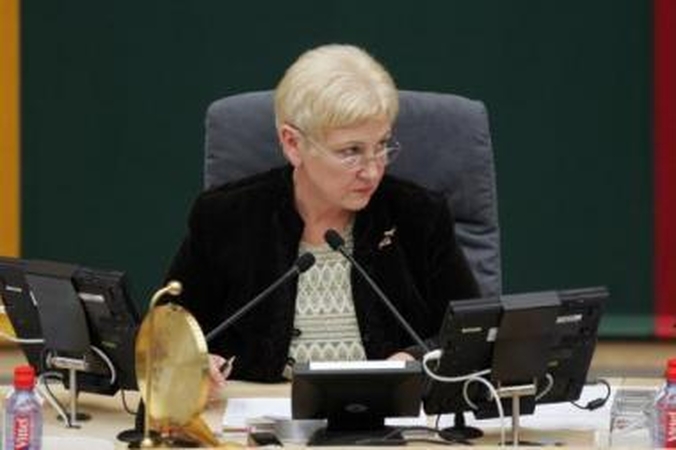 Nuomonės: Seimo pirmininkė I.Degutienė sunkiai įsivaizduoja, kaip būtų galima riboti antkainius, o ekspertai tokias idėjas vadina populistinėmis.