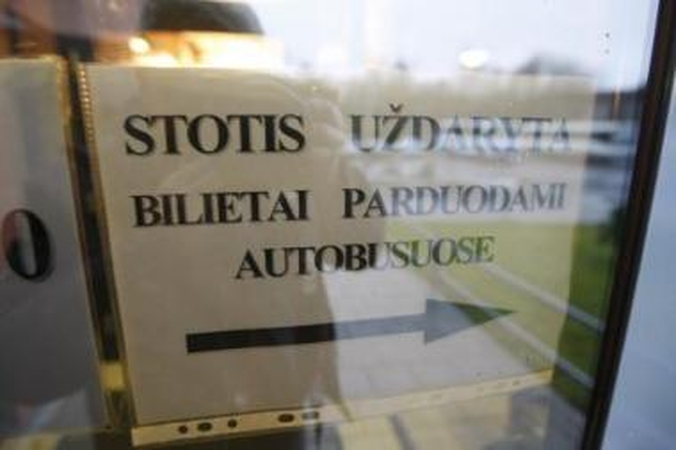 Klaipėdos autobusų stoties keleivius įpykdė banketas
