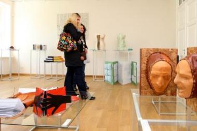 Spalvos: mugėje kauniečiai galėjo įsigyti įvairių menininkų dirbinių