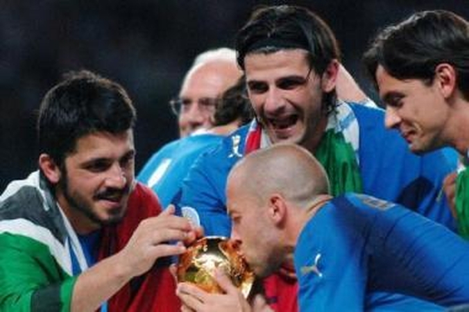 Istorija: įdomu, kam Pasaulio taurę po mėnesio perleis prieš ketverius metus Pasaulio futbolo čempionate triumfavę italai? Šįkart jiems tokios sėkmės niekas nežada.