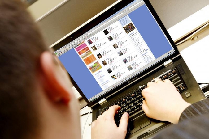 Žmonės reklamą internete užsisako ir per žioplumą