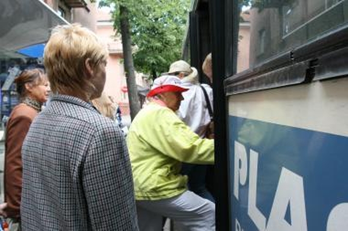 Planai: svarstoma galimybė, kad per vidurines ir galines autobuso duris keleiviai galėtų tik išlipti.