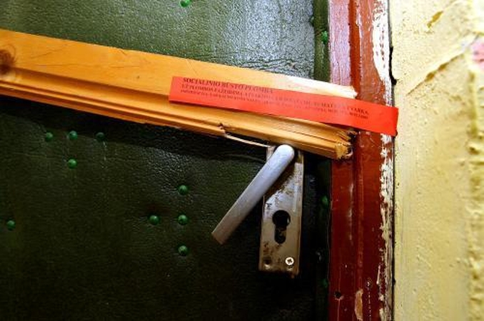 Tušti savivaldybės butai patinka girtuokliams