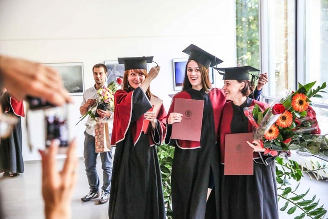 Bakalauro diplomai – laisvos Lietuvos vaikams