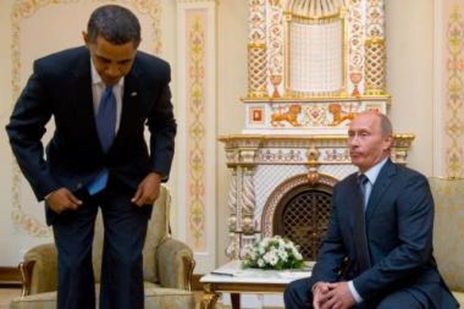 Dėkingumas: JAV prezidentas B.Obama (kairėje) padėkojo Rusijos premjerui V.Putinui už tai, kad šis rado laiko susitikti su juo.