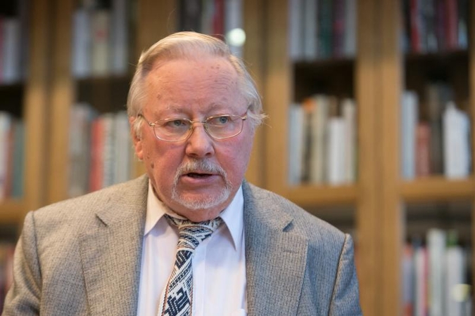 Prezidentė apdovanojo V. Landsbergį Vyčio kryžiaus ordinu