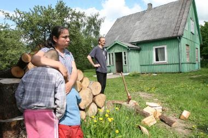 Turtai: Irina ir Rolandas Volungevičiai, gyvendami iš pašalpų, sugebėjo gauti beveik šimtatūkstantinę paskolą būstui.