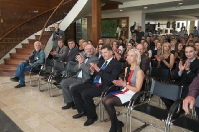 Geriausios: rėmėjai prizais apdovanojo (iš kairės) K.Balčiūnaitę, G.Petronytę, E.Žygelytę, R.Milieškienę.
