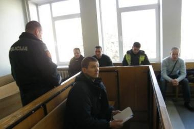 Nuoskauda: E.Salys tikino drastišku poelgiu norėjęs atkreipti visuomenės dėmesį į policininkų savivalę.