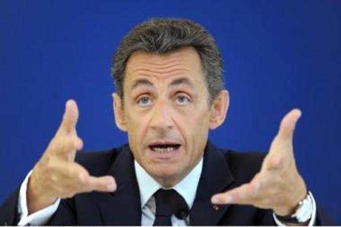 Finansavimas: prezidentas N.Sarkozy (nuotr. viduryje) įtariamas 2007 m. gavęs neteisėtą paramą iš L.Bettencourt, kurios atstovai esą perdavė pinigus tuomečiam kampanijos iždininkui,...