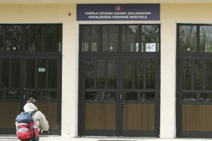 Vertybės: katalikiška pasivadinusi Julijanavos vidurinė mokykla rugsėjo 1-ąją penktokui buvo negailestinga.
