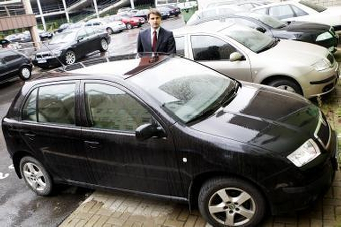 Palyginimas: Klaipėdos apskrities viršininko administracijai priklauso 19 tarnybinių automobilių, kai ministerijoms leidžiama turėti ne daugiau nei keturis.