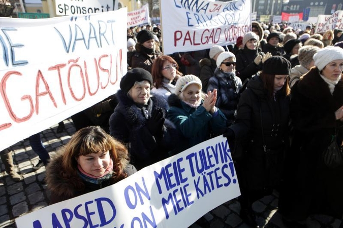 Estų mokytojai pavargo tylėti: streikas paralyžiavo Taliną