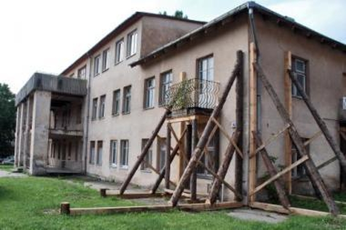 Išskirtinis: netoli savivaldybės esantis pastatas stebina savo "išskirtine" architektūra.