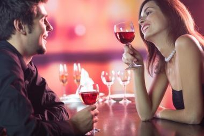 Flirtas: suvilioti vyrą galima ir galvos pasukimu