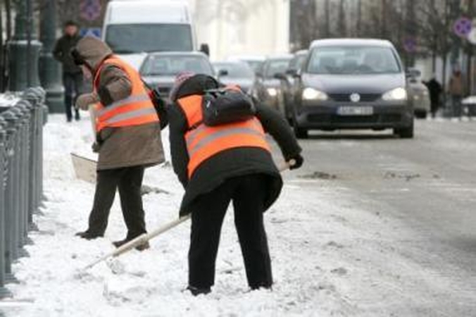 Dvi minimalaus atlyginimo pakėlimo pusės: yra pliusų, yra ir minusų