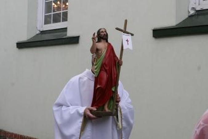 Į bažnyčią – su litais rankoje