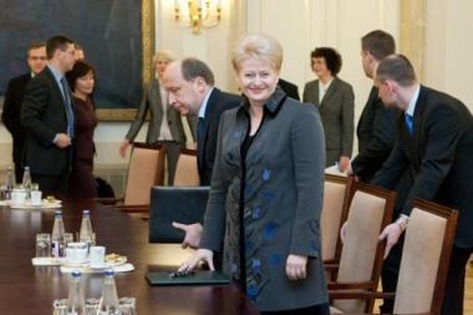 Nesusikalba: Prezidentei D.Grybauskaitei sunkiai sekasi rasti kalbą su valdančiaisiais dėl kandidatų į generalinius prokurorus bei saugumo šefus.