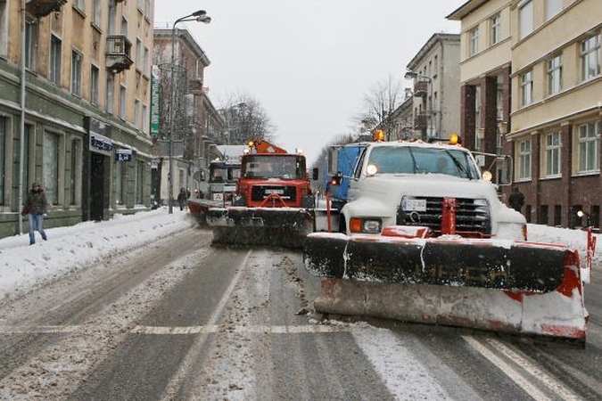 Žiema uostamiesčio gatvių valytojų pelnais nelepino