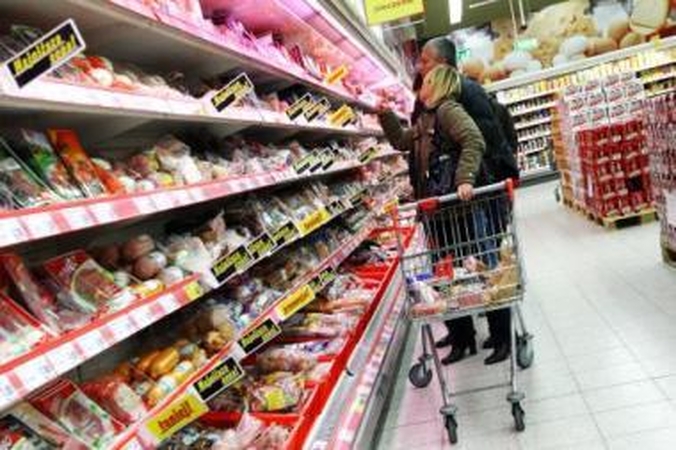 Privertė: iki šiol itin mėgdavę valgyti mėsos produktus lietuvaičiai taupydami pinigus ėmė jos pirkti vis mažiau.