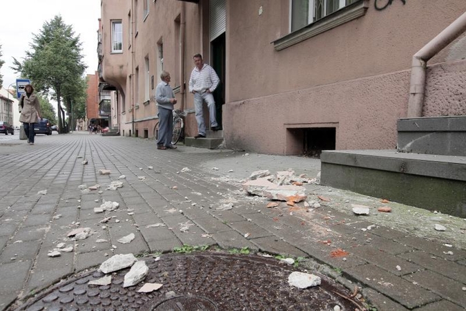 Klaipėdos centre iš dangaus – plytų kruša