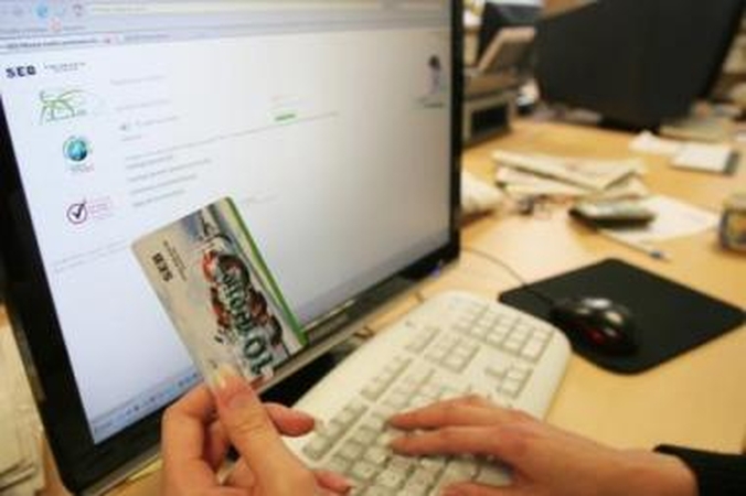 Trikdžiai: banko interneto svetainėje iki šiol yra įspėjimas, kad dėl naujos sistemos kurį laiką dar gali pasitaikyti trumpalaikių trikdžių naudojantis kai kuriomis banko paslaugomis.