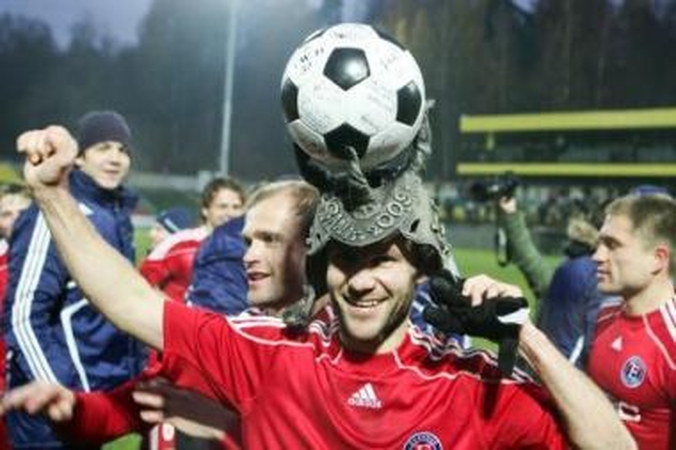 Veteranas: didžiausią pergalę "Ekrano" vadovai pasiekė įkalbėję į pasą nesidairantį 38-erių D.Bičką dar vieną sezoną nepalikti aikštės.