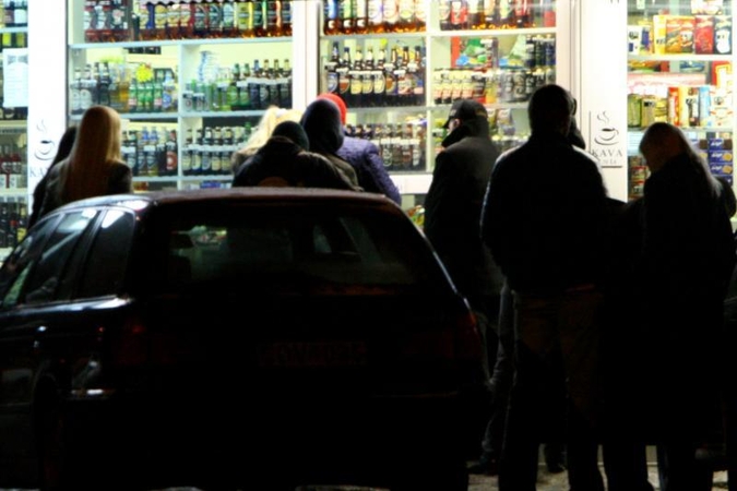 Užtvankos alkoholio upėms piktina barų savininkus