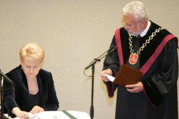 Užduotis: Prezidentė D.Grybauskaitė greitai turės ieškoti, kuo pakeisti K.Lapinską.