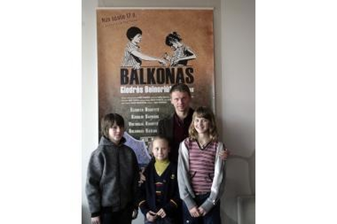 "Balkonas" pasakos apie vaikystę