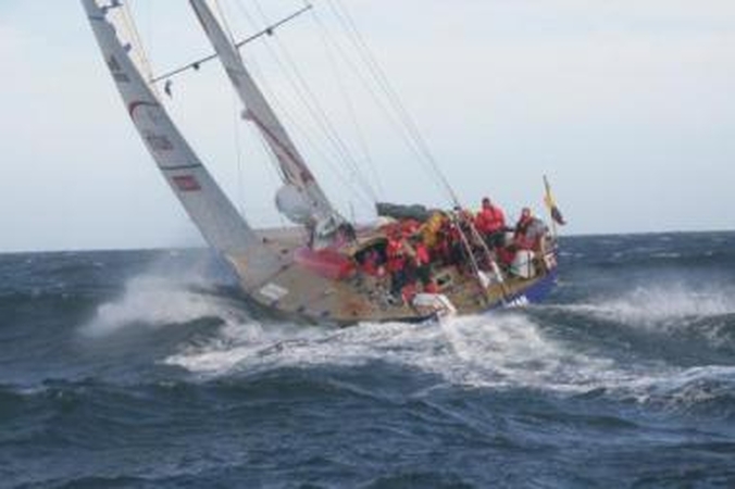 Prognozės: buriuotojai spėja, jog burlaivių regatoje "Ambersail" finišą gali kirsti pirmoji.