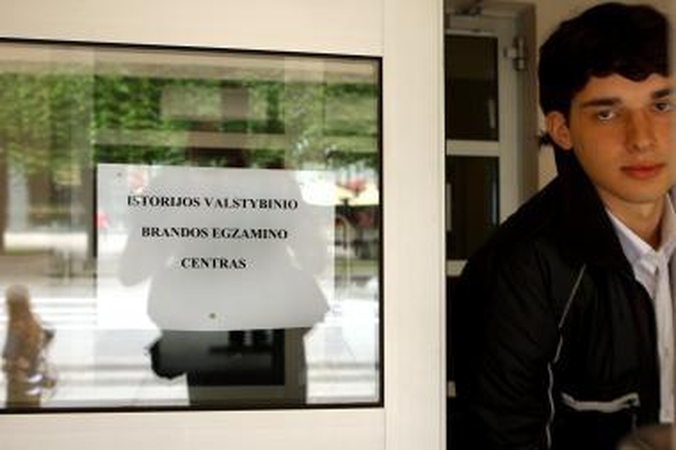 Išbandymas: brandos egazaminų sesija prasidės gegužės 31-ąją.