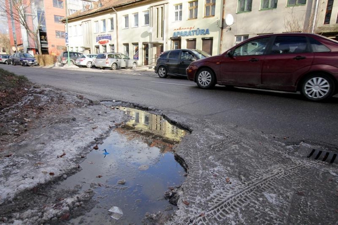 Dėl duobės – uostamiesčio valdininkų patyčios