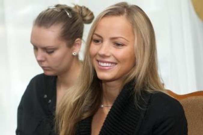 Meilės trikampio kampus bando švelninti melu