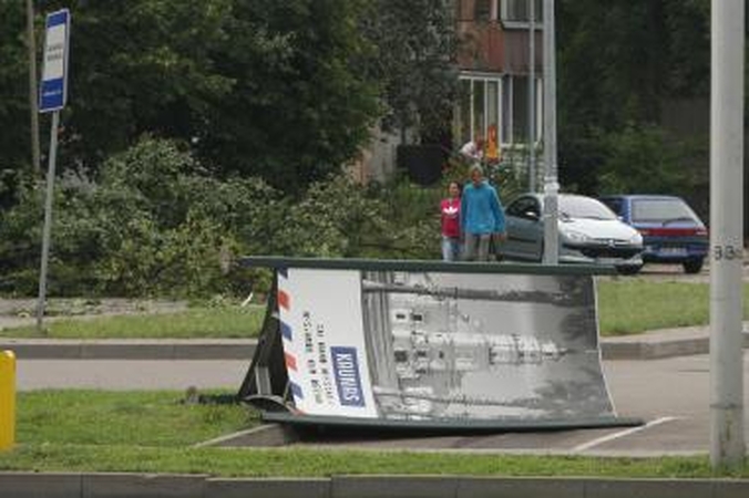 Redakcijos žvilgsnis: be elektros ir pagalbos