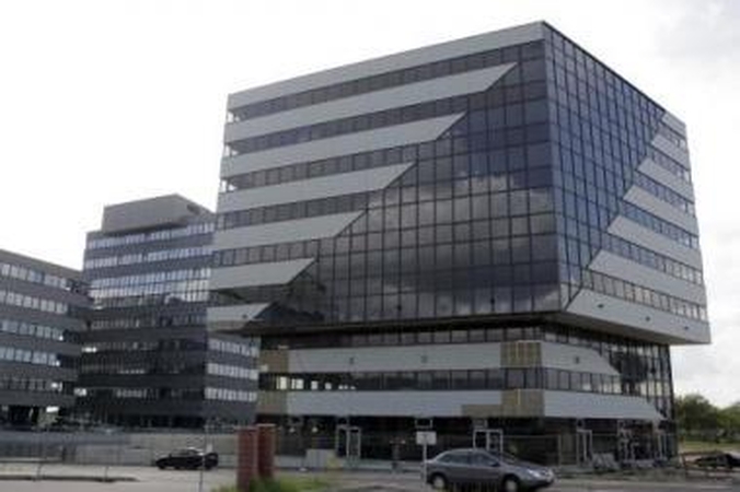 Našta: į politiką pasukusio V.Sadausko bendrovė Ūkio bankui paliko šį nebaigtą statyti biurų pastatą.